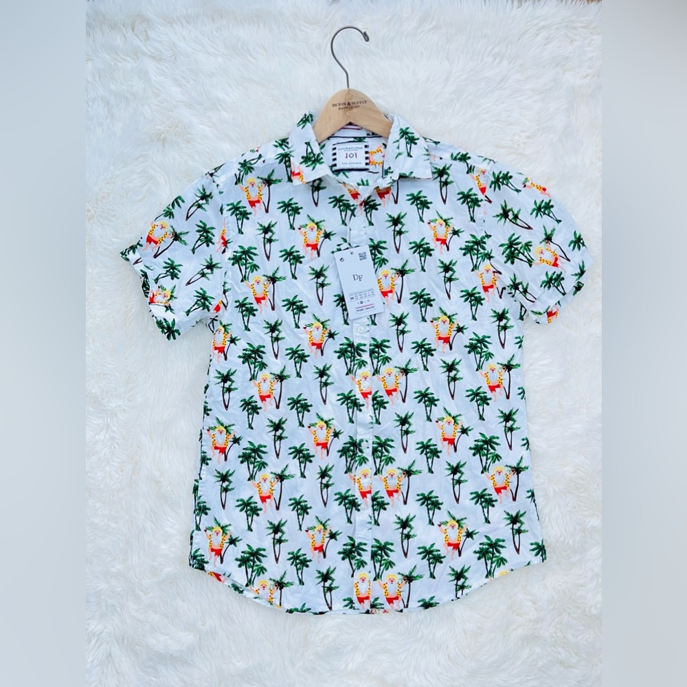 NWT Denim and Flower Mens Hawaii beach vacation Santa whit Short Sleeve Shirt M